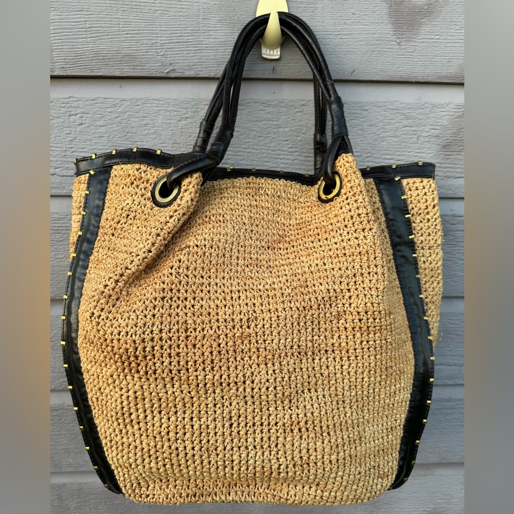 Florabella Straw And Leather W/ Gold Hardware    

Luxury resort living